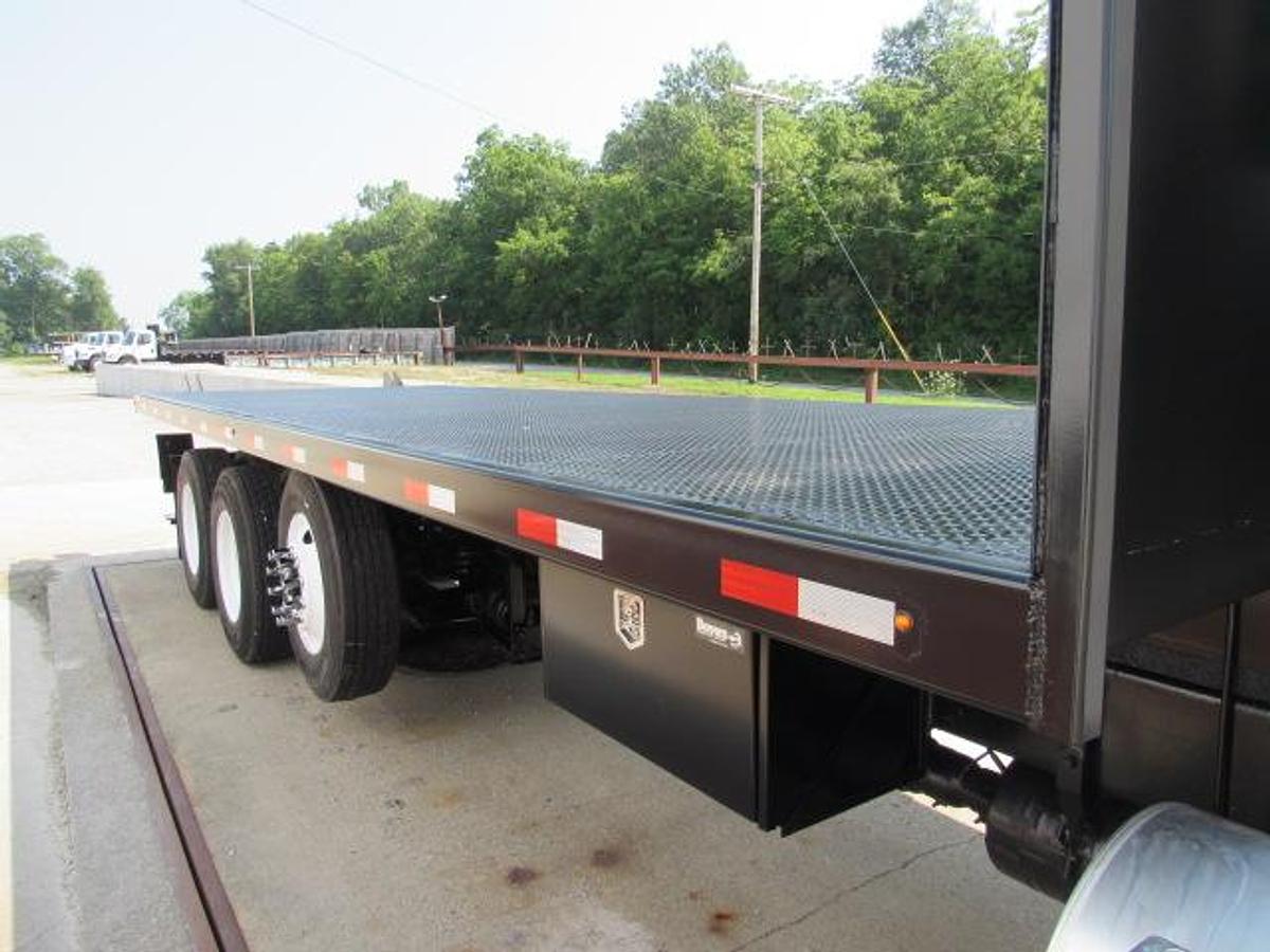 Used 2021 Kenworth T370 Flatbed Truck