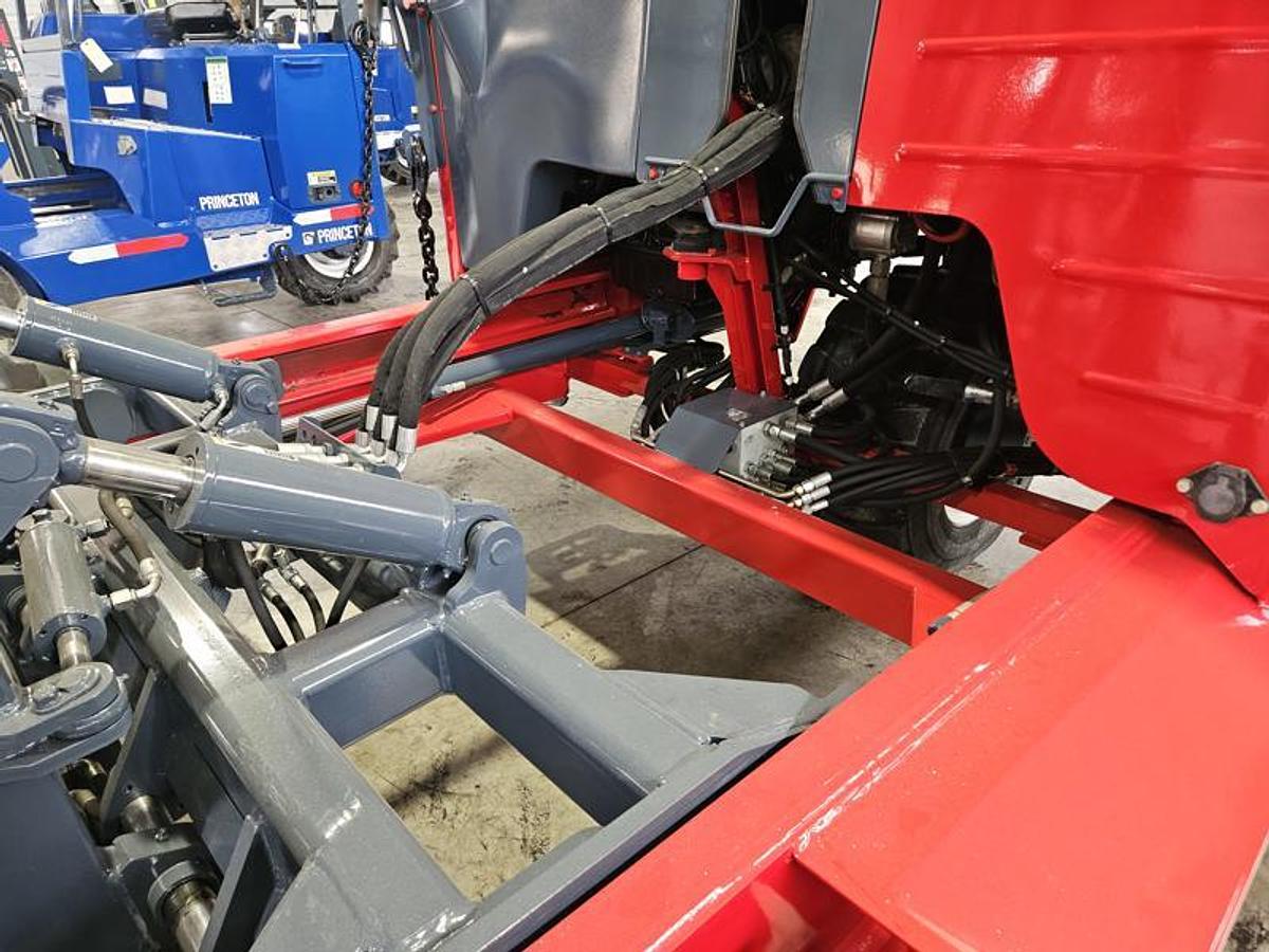 Used 2016 Moffett M8 70.3