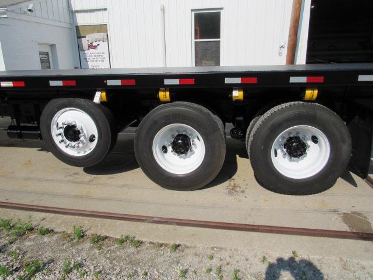 Used 2023 Freightliner M2 106