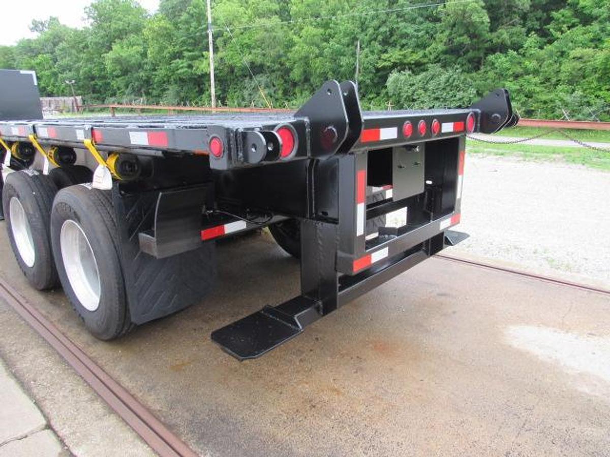 Used 2014 Utility 32 X 102 Moffett Trailer