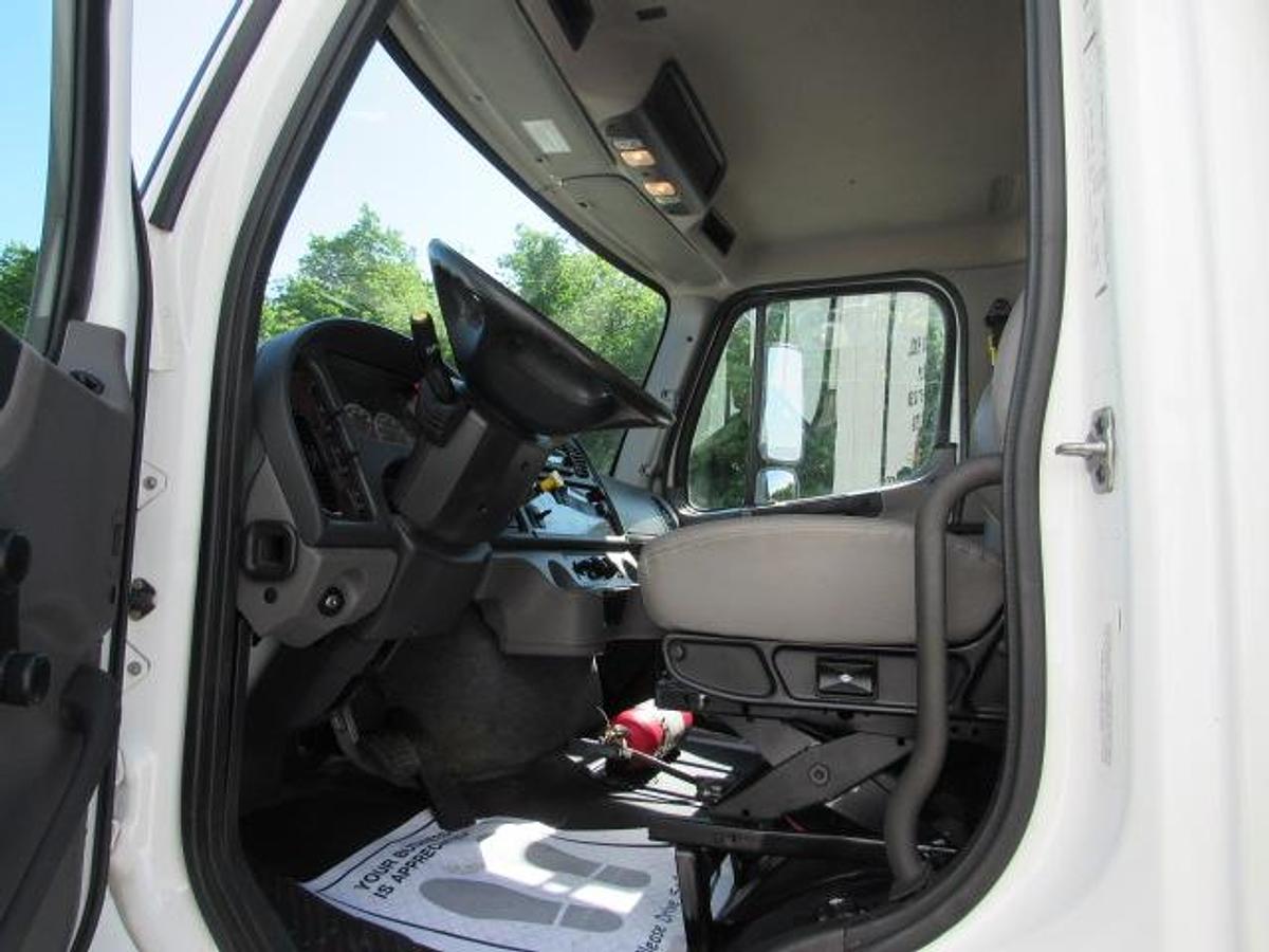Used 2022 Freightliner M2 106