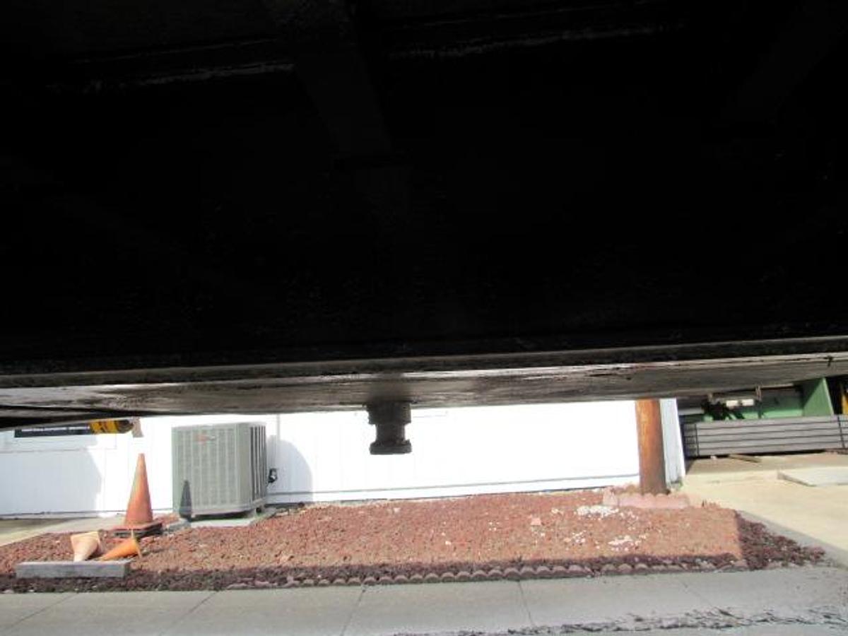 Used 2015 Utility 36 6 X 102 Moffett Trailer