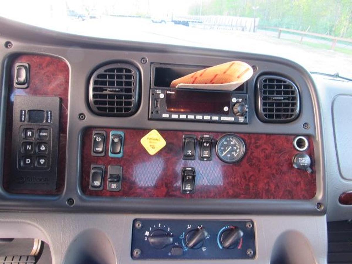 Used 2022 Freightliner M2 106