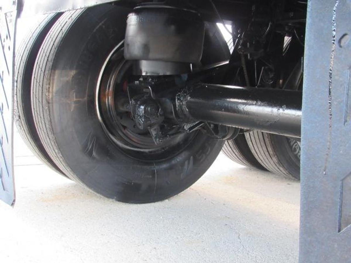 Used 2016 Great Dane Trailers 36' 6" X 102" Flatbed Moffett Trailer