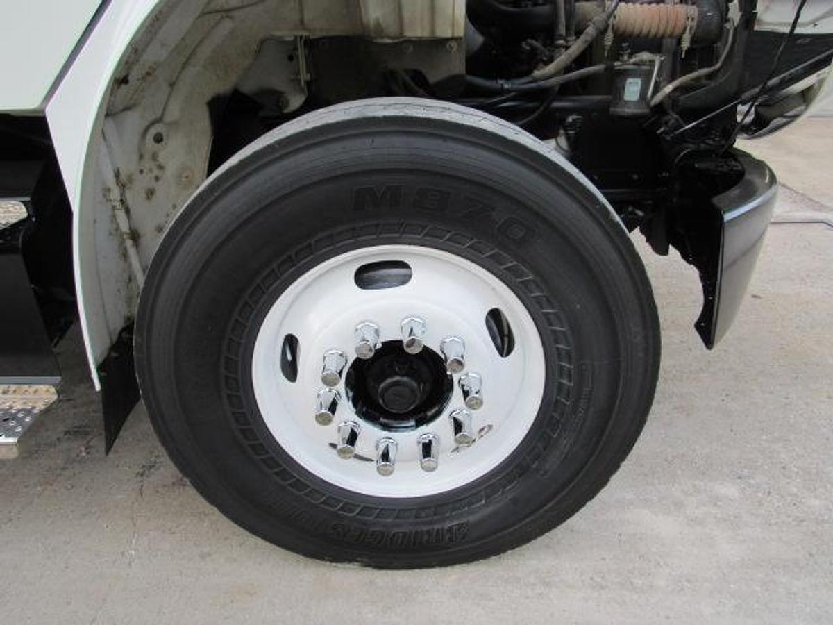 Used 2022 Freightliner M2 106