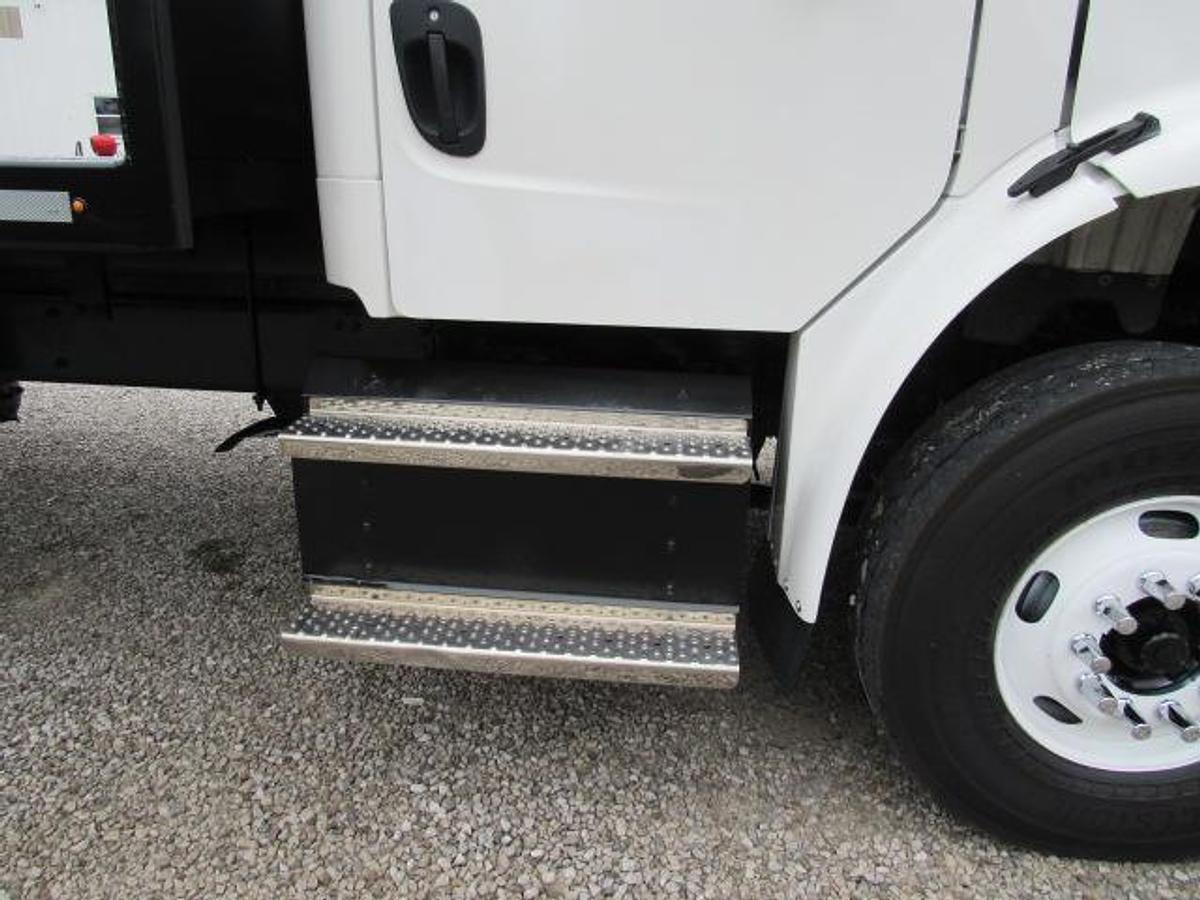 Used 2022 Freightliner M2 106