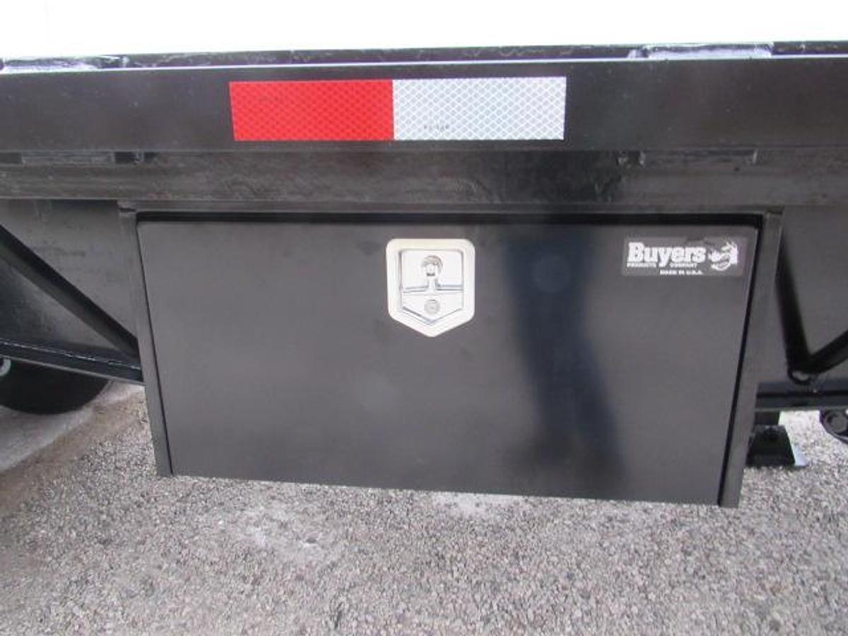 Used 2005  Lufkin 32' X 96"  Flatbed Moffett Trailer