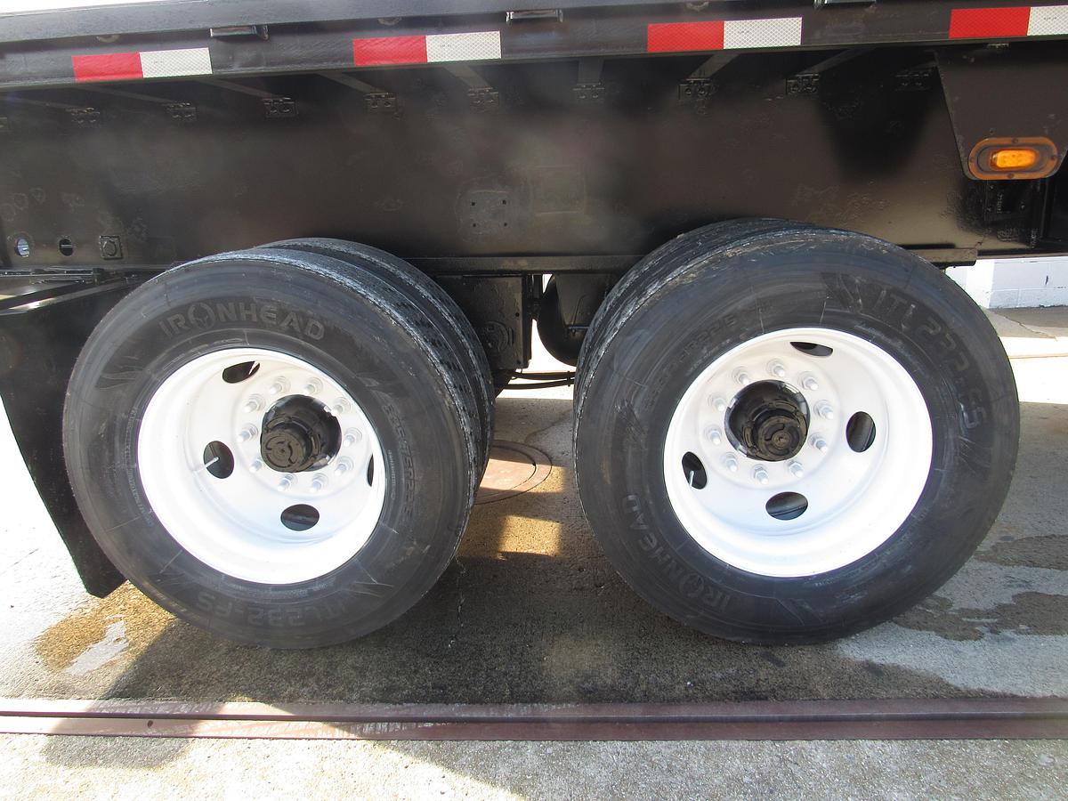 Used 2013 Great Dane Trailers  32' X 96" Flatbed Moffett Trailer