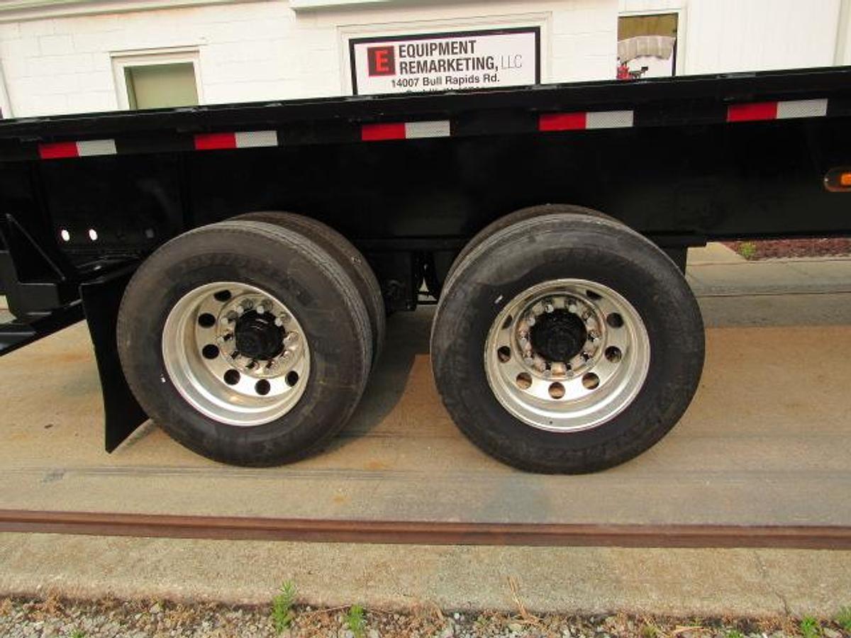 Used 2015 Great Dane Trailers  36' 6" X 102" Flatbed Moffett Trailer