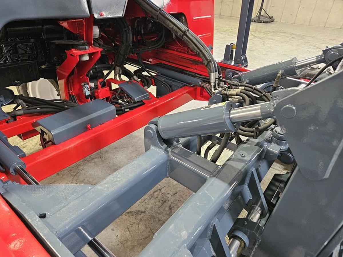 Used 2016 Moffett M8 55.4  4 Way