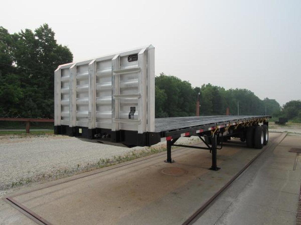 Used 2015 Great Dane Trailers 36' 6" X 102" Flatbed Moffett Trailer