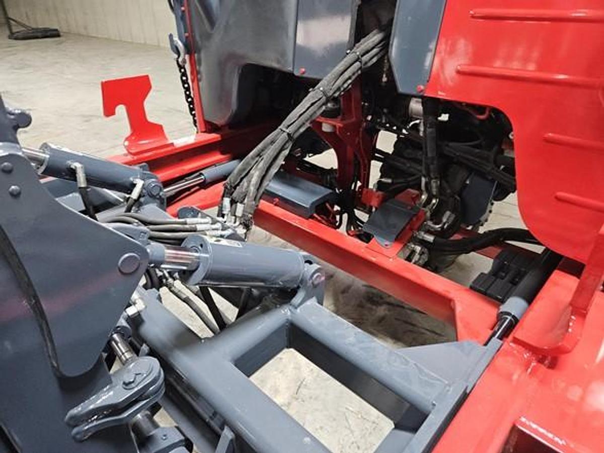 Used 2016 Moffett M8 55.3