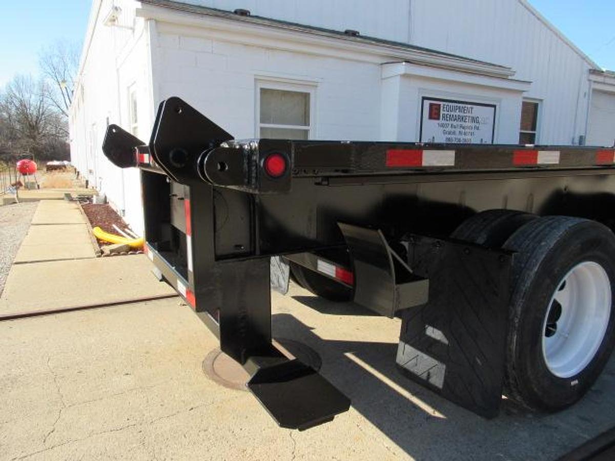 Used 2015 Utility 48' X 102 Princeton/Moffett Trailer