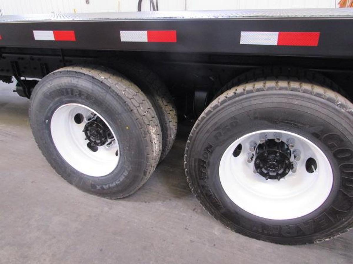 Used 2020 Freightliner M2 106