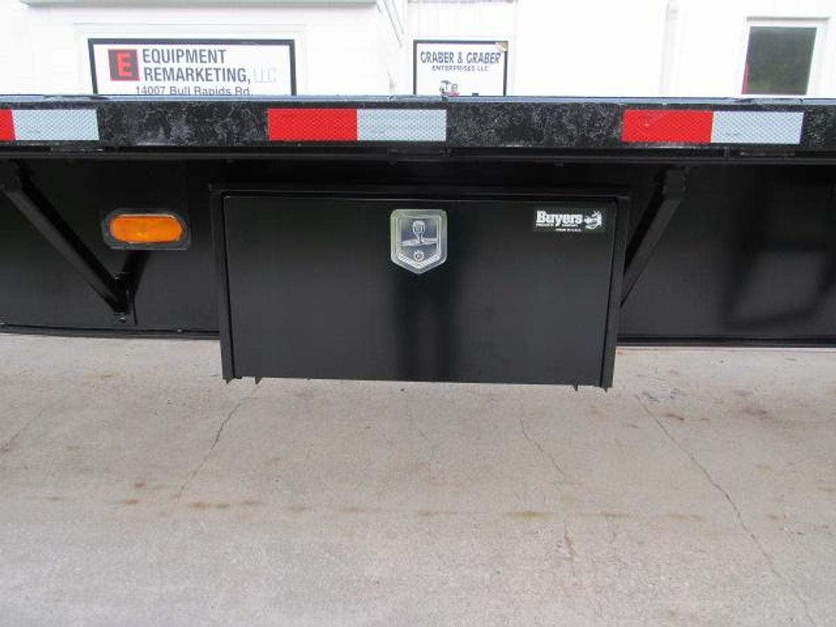 Used 2015 Utility 45' X 102" Princeton/Moffett Trailer