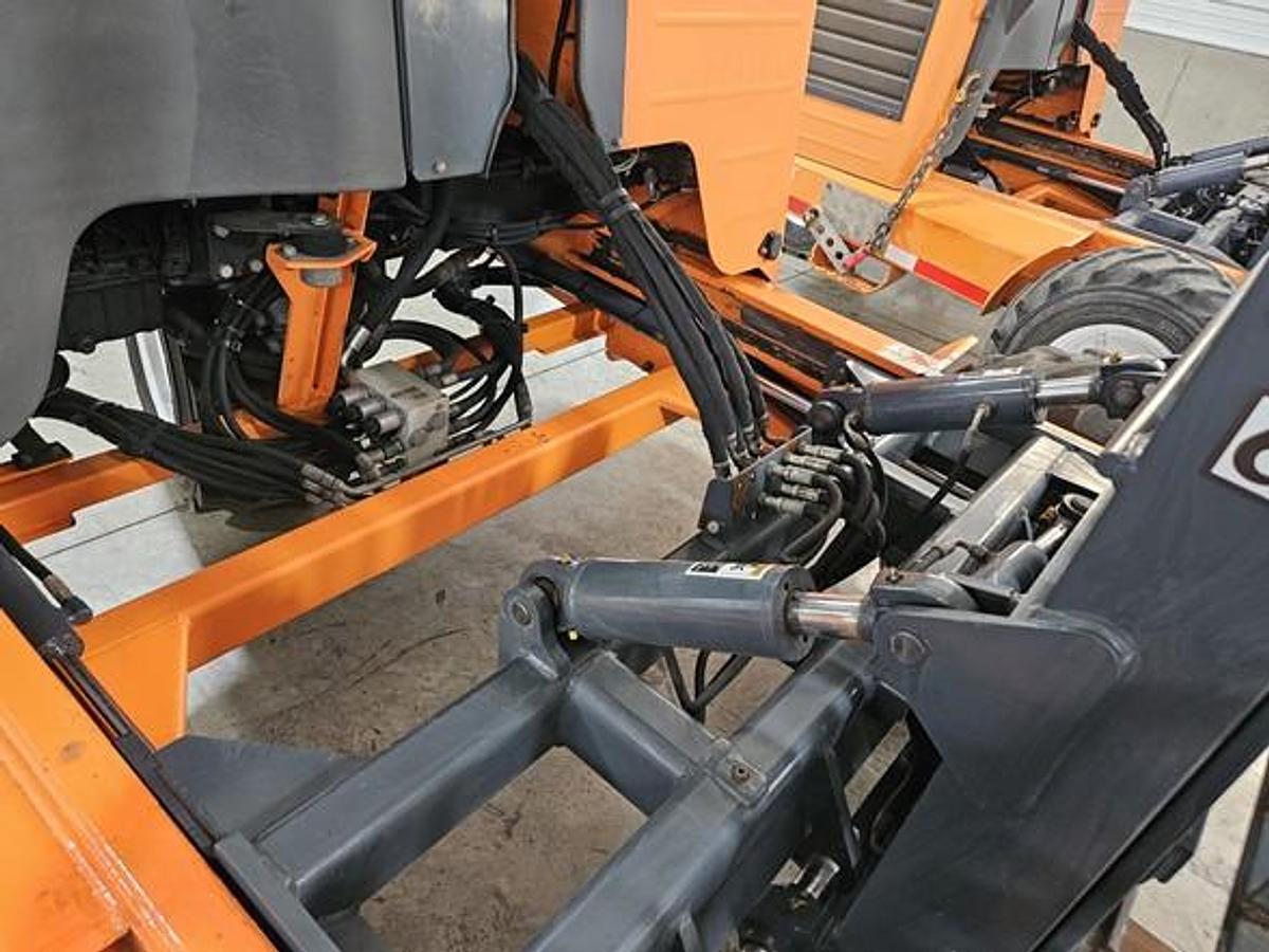 Used 2018 Moffett M8 55.3NX