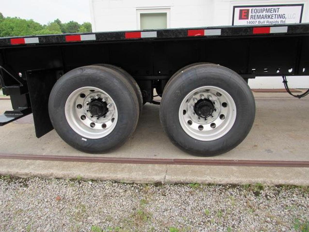 Used 2015 Utility 45' X 102" Princeton/Moffett Trailer