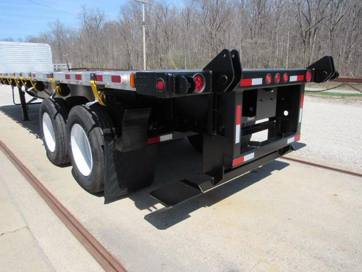 Used 2016 Utility 36' 6" X 102 Alum Combo Princeton/Moffett Trailer