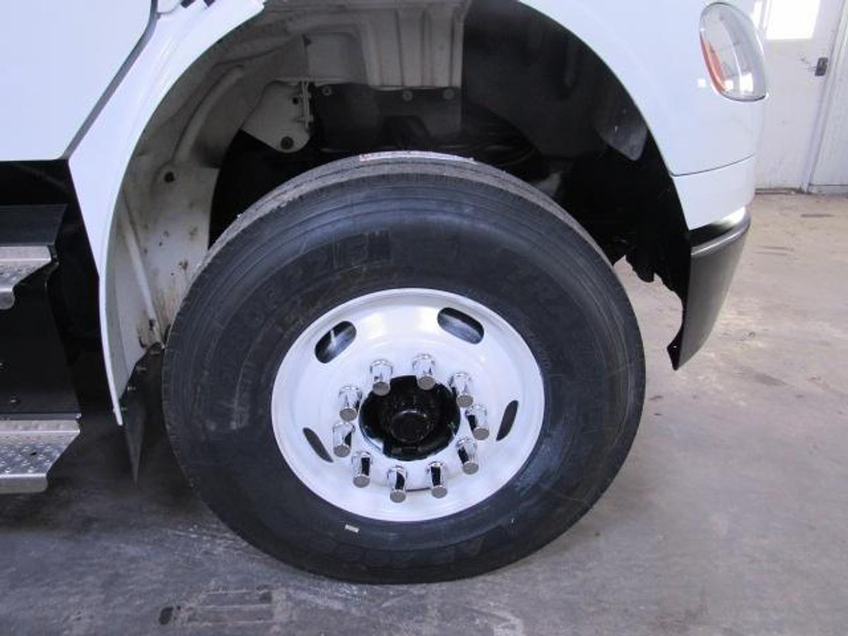 Used 2022 Freightliner M2 106