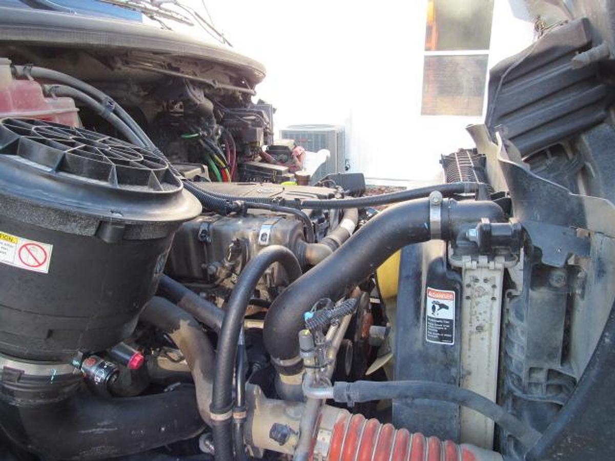 Used 2022 Freightliner M2 106