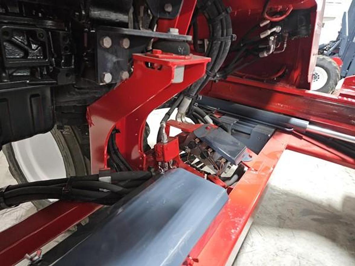 Used 2016 Moffett M8 55.3