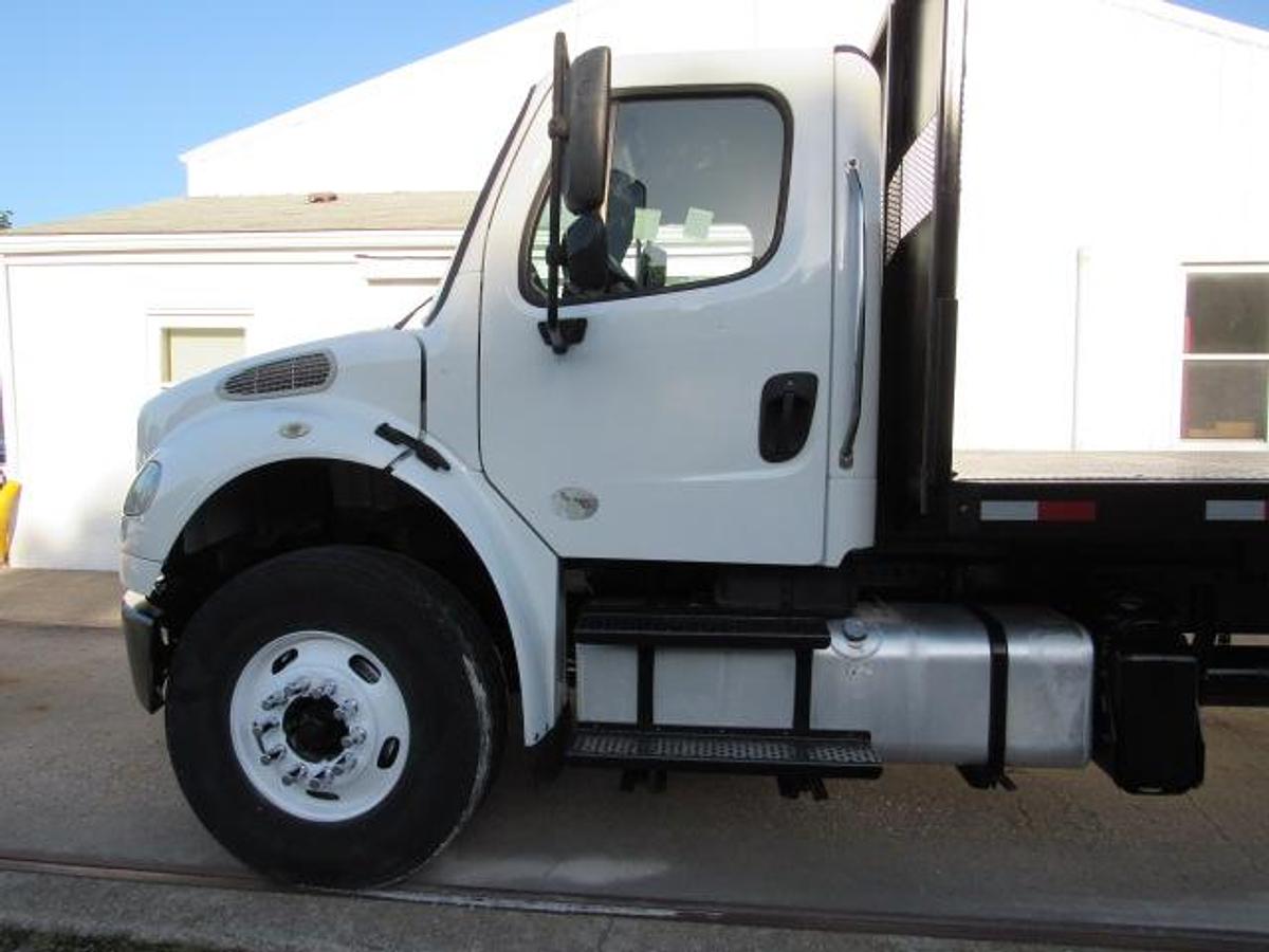 Used 2018 Freightliner M2 106