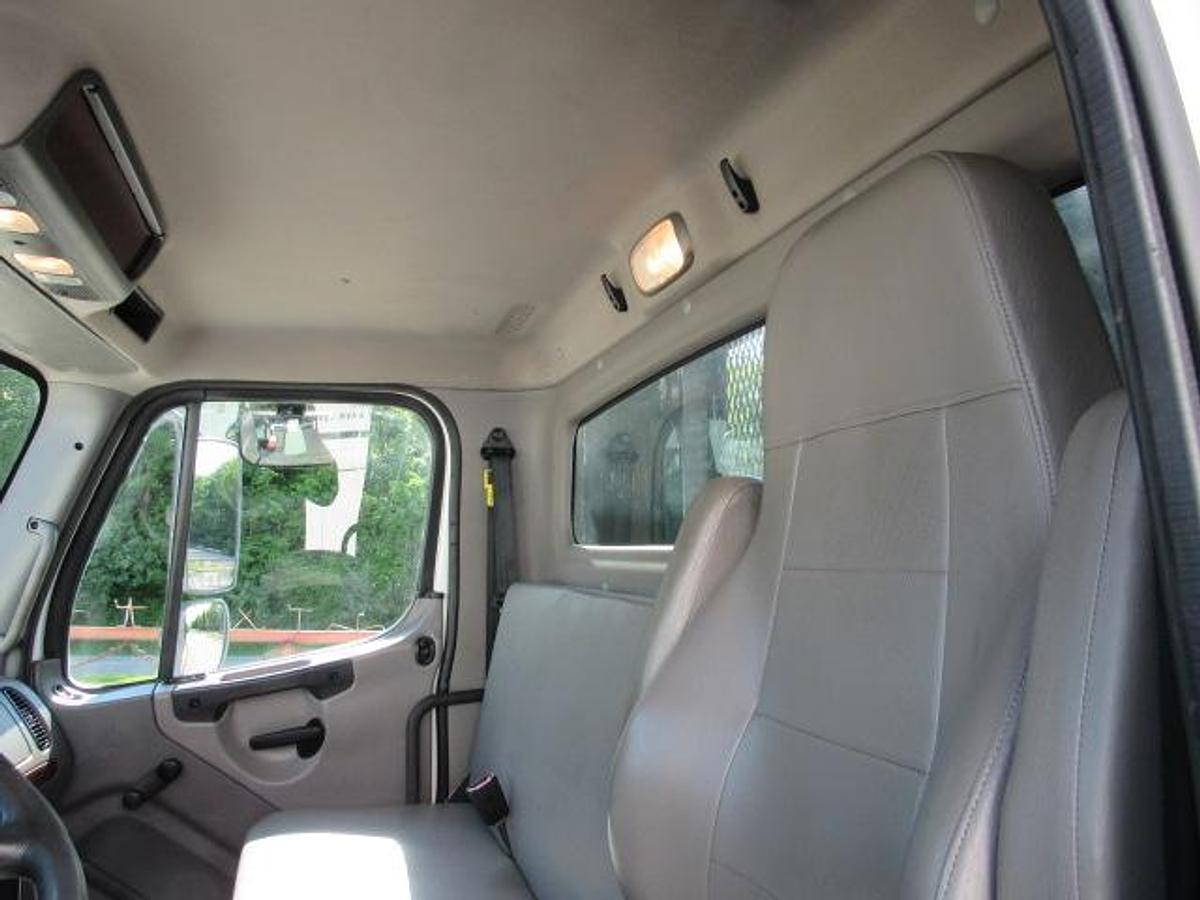 Used 2022 Freightliner M2 106