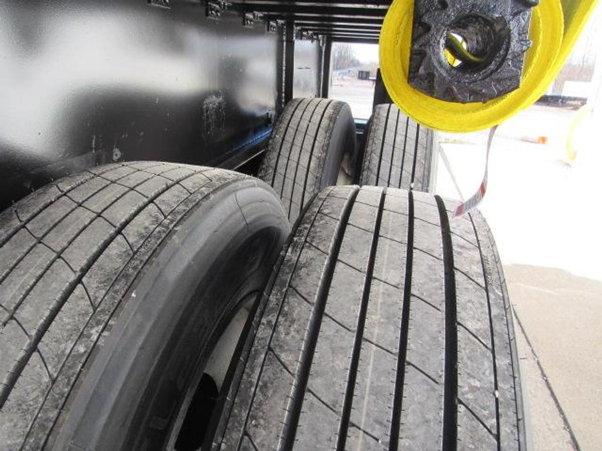 Used 2016 Great Dane Trailers 36' 6" X 102" Flatbed Moffett Trailer