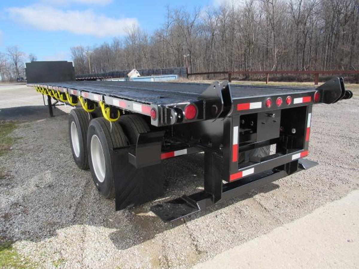 Used 2015 Utility 45' X 102" Princeton/Moffett Trailer