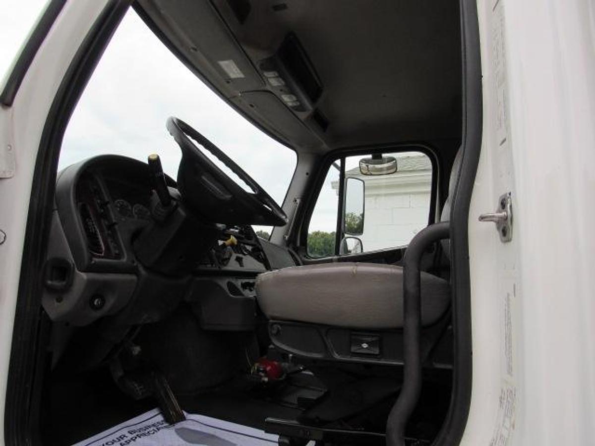 Used 2022 Freightliner M2 106