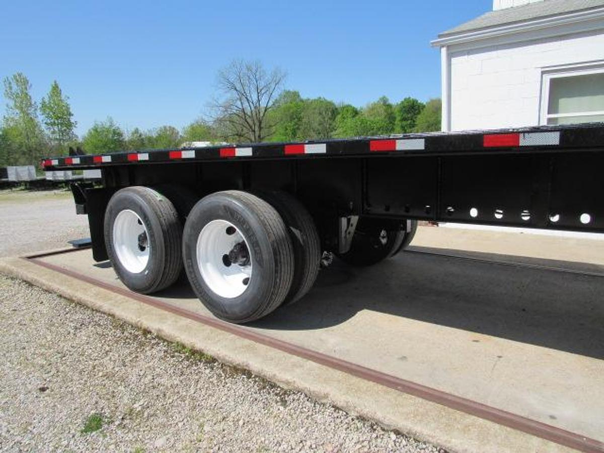 Used 2013 Utility 48' X 102 Princeton/Moffett Trailer