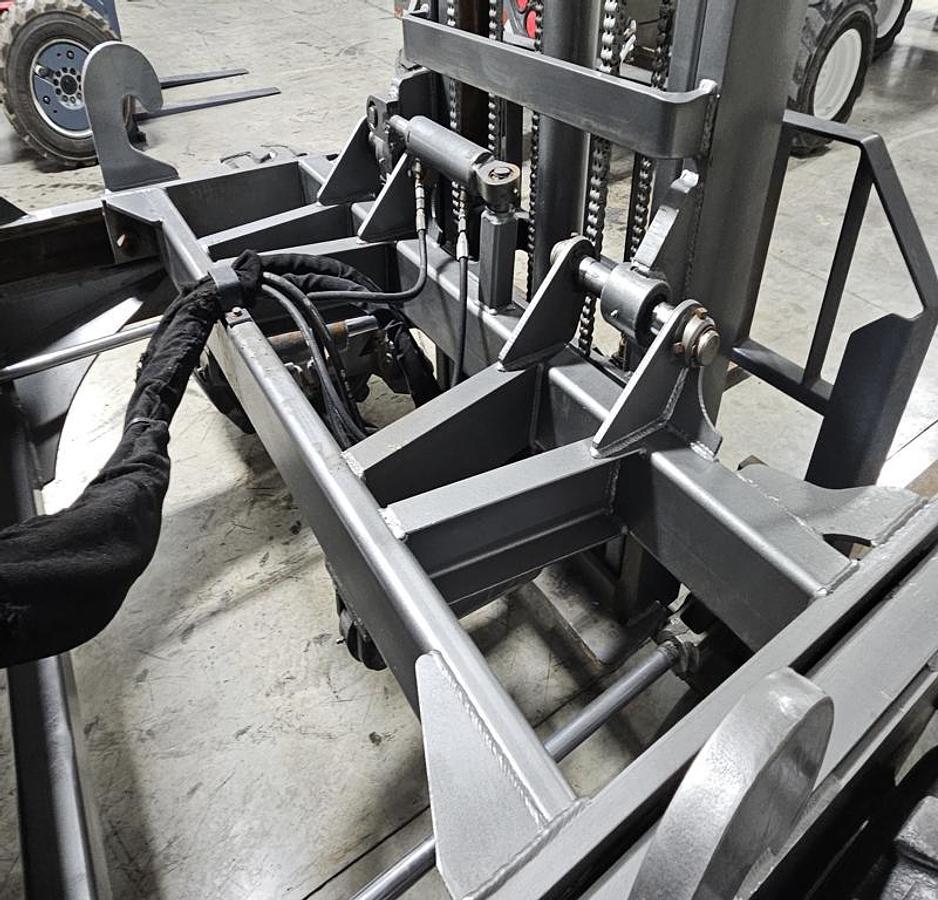 Used 2015 Navigator RT-5500 Truck Mounted Forklift