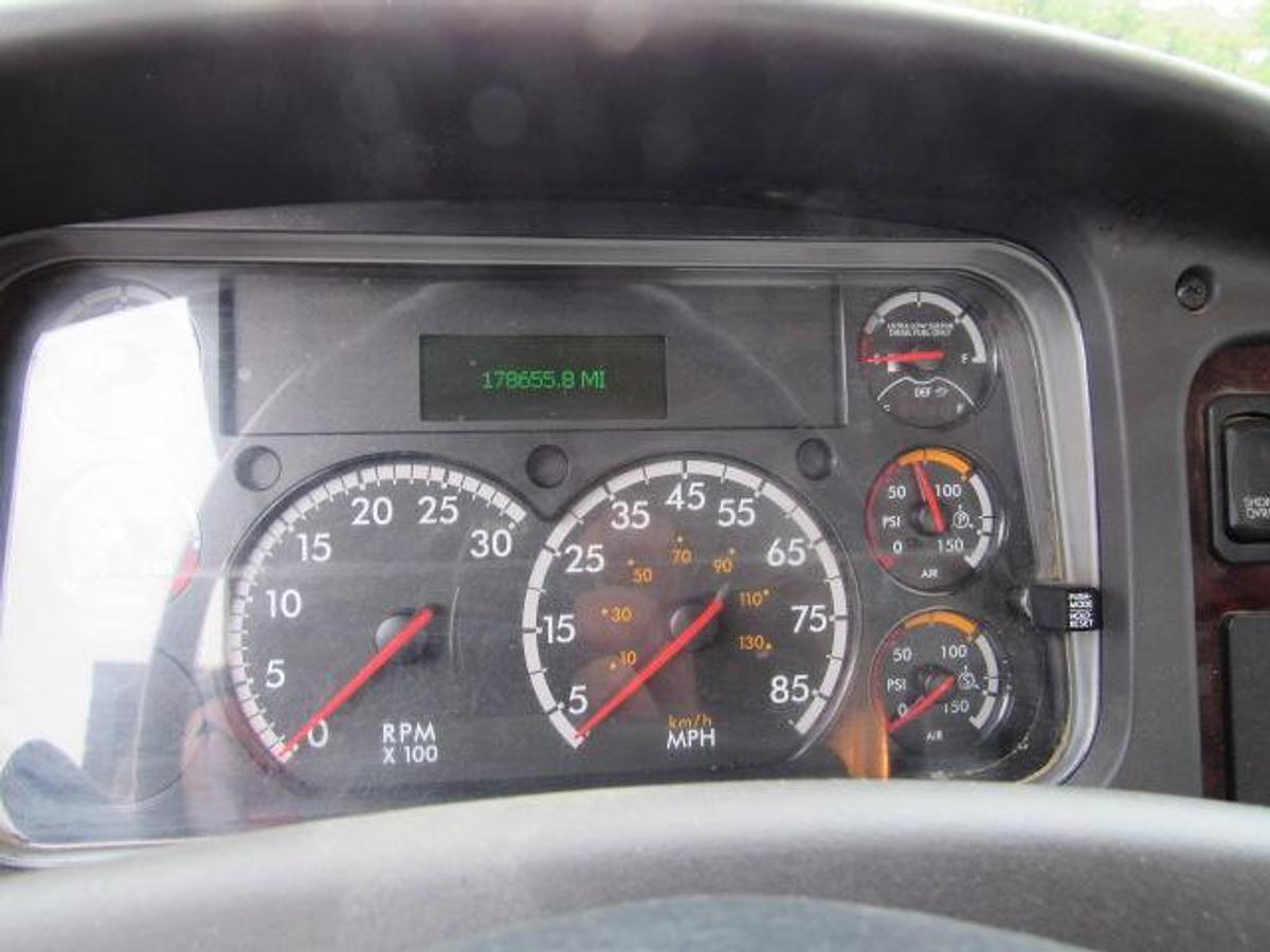 Used 2022 Freightliner M2 106