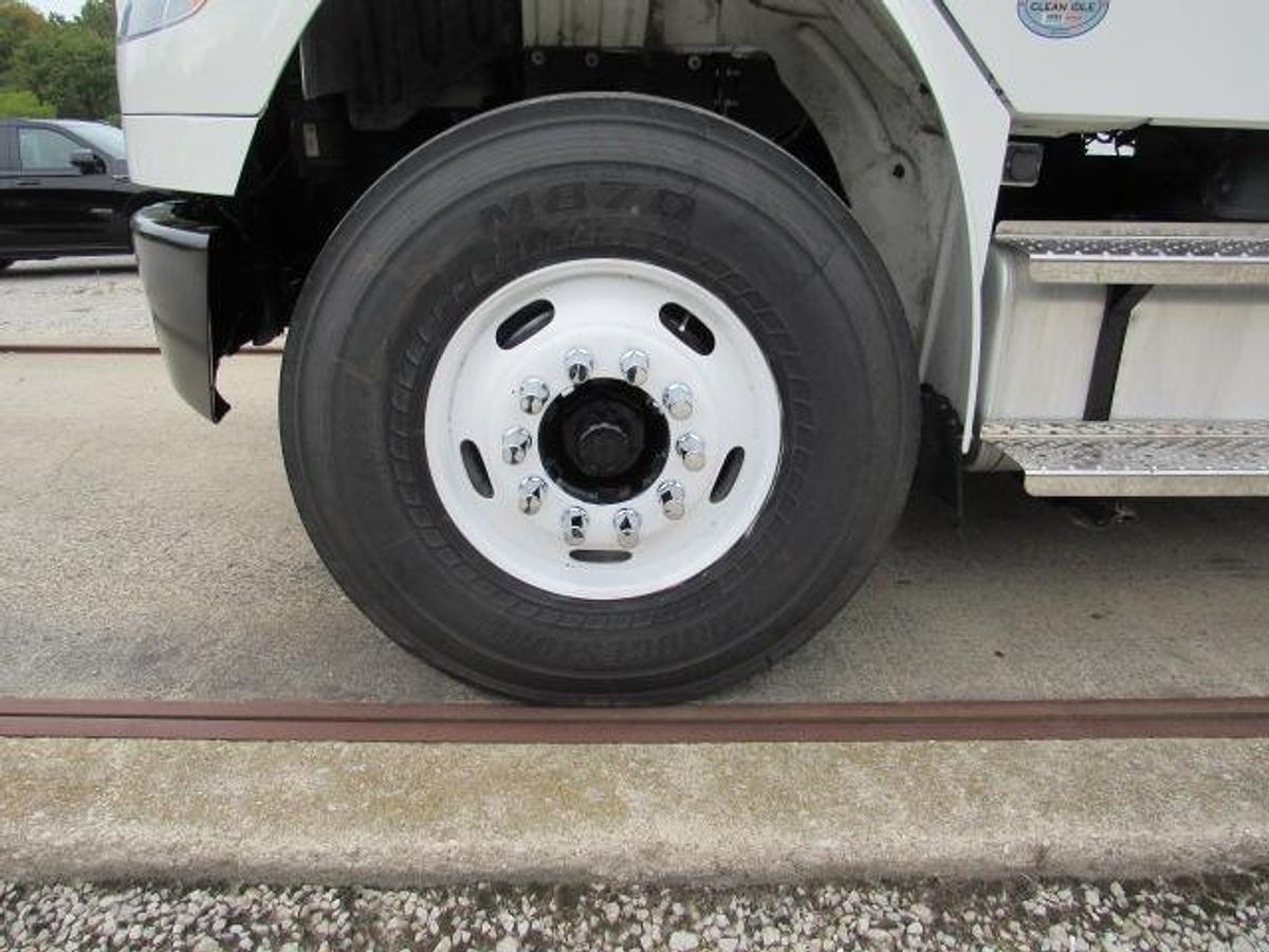 Used 2022 Freightliner M2 106