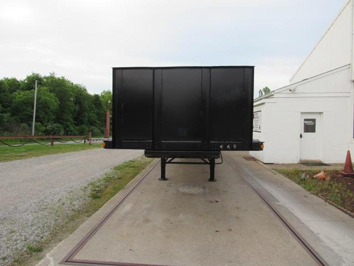 Used 2015 Utility 45' X 102" Princeton/Moffett Trailer