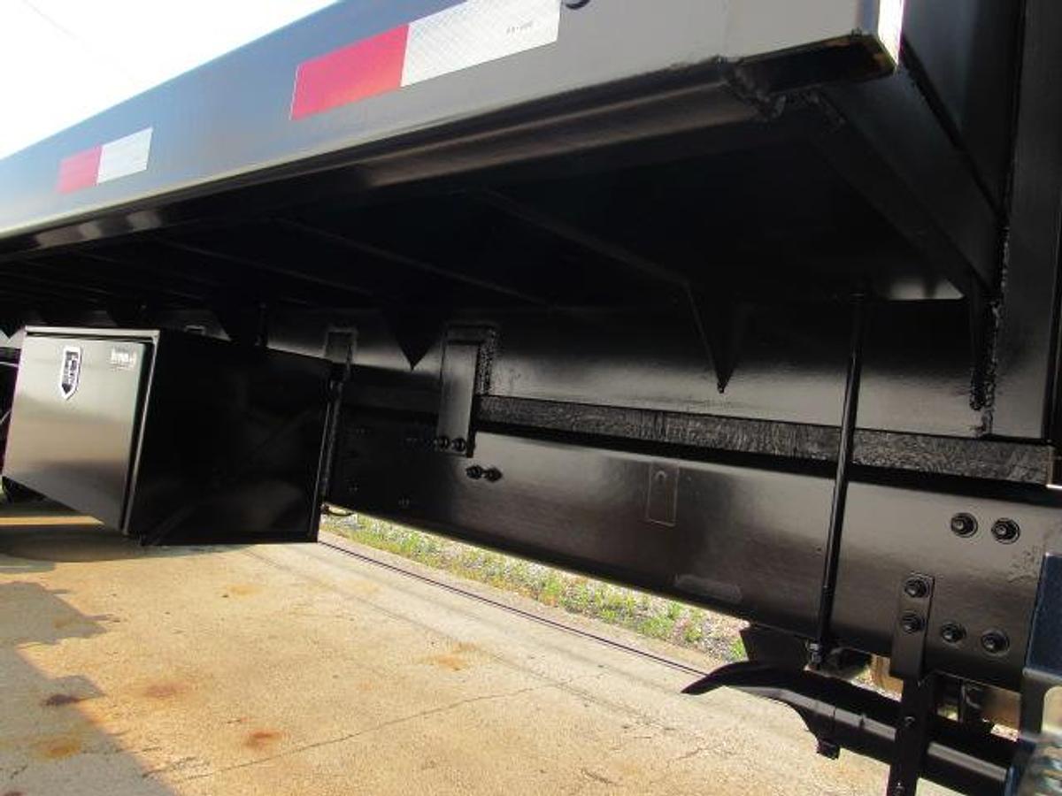Used 2022 Freightliner M2 106