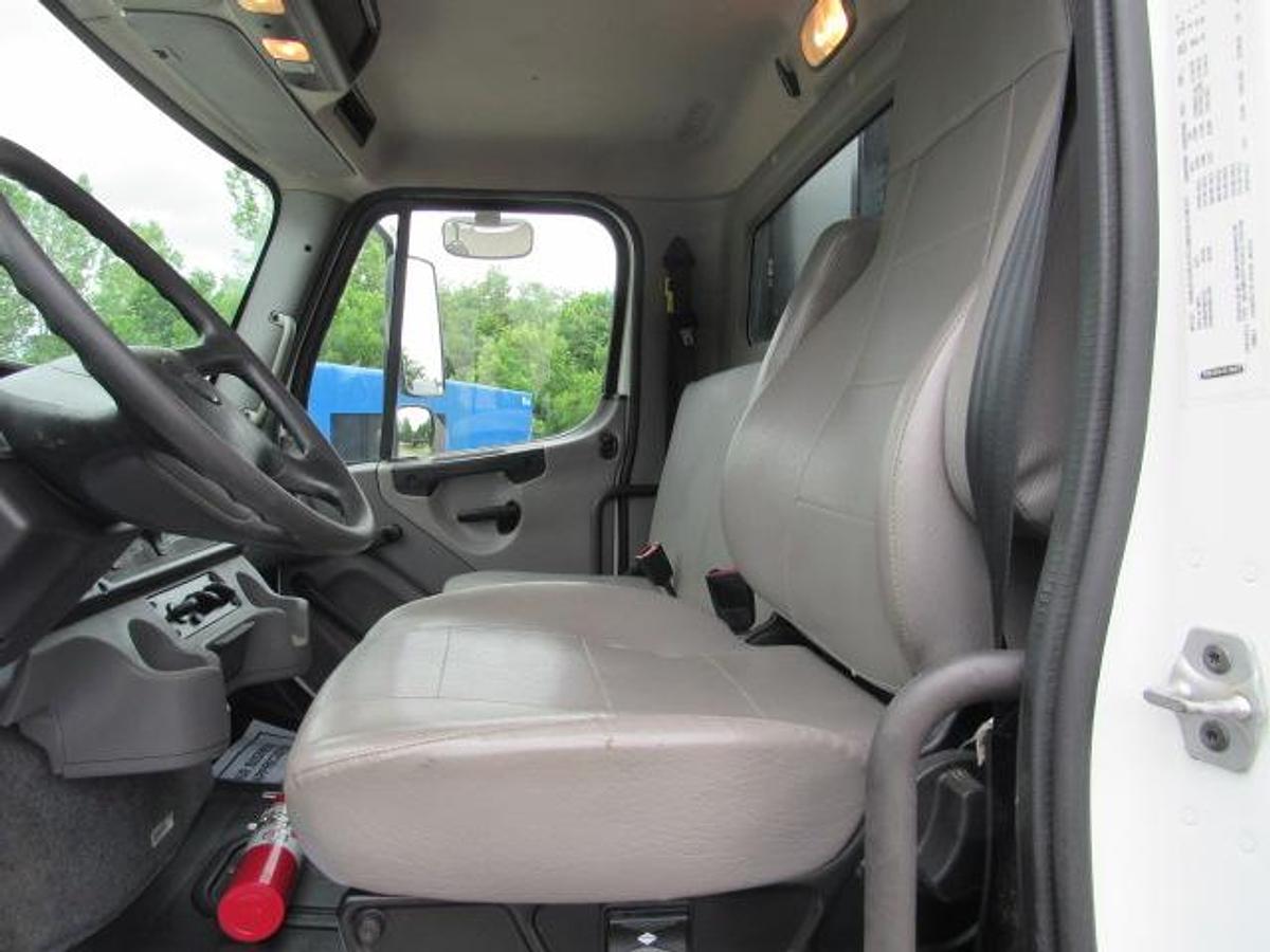 Used 2022 Freightliner M2 106