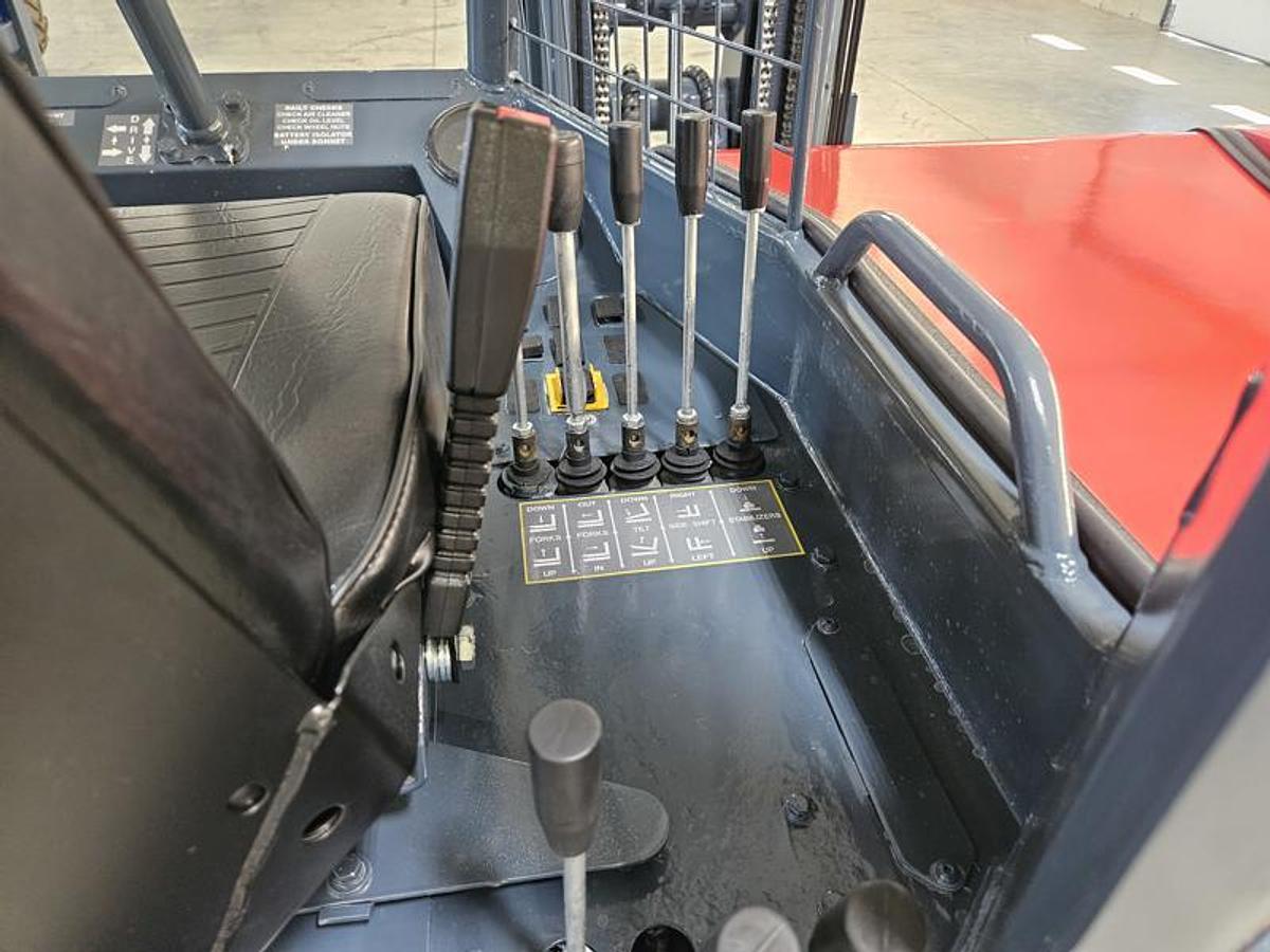Used 2018 LOADMAC 825 2 Way Forklift w/Extended Reach