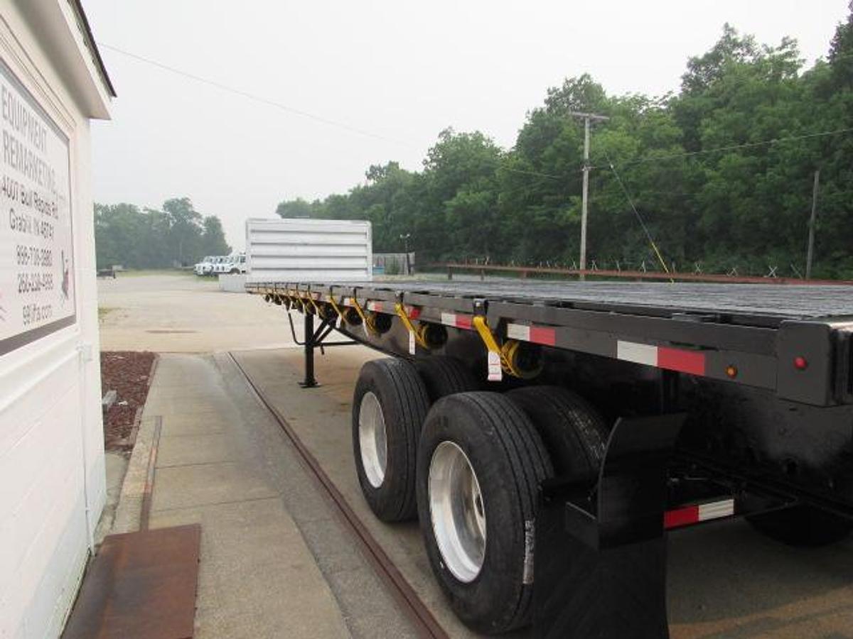 Used 2015 Great Dane Trailers  36' 6" X 102" Flatbed Moffett Trailer