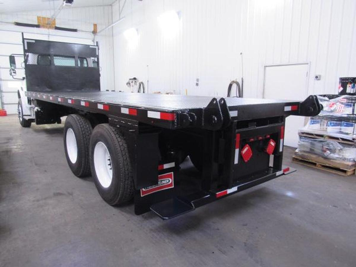 Used 2022 Freightliner M2 106