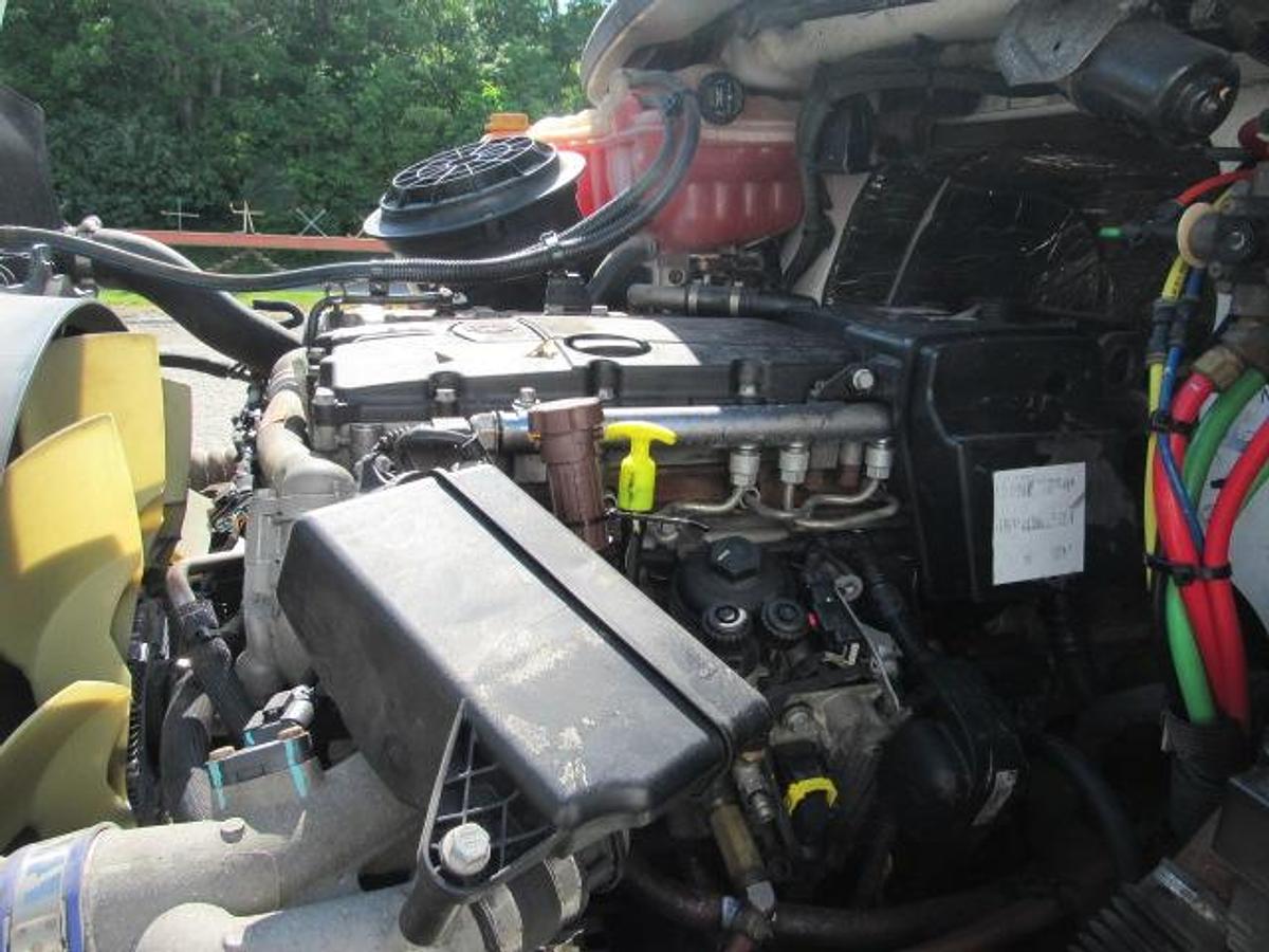 Used 2022 Freightliner M2 106