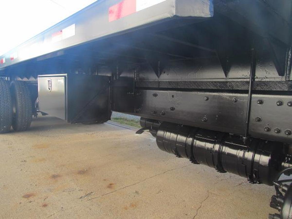 Used 2018 Freightliner M2 106