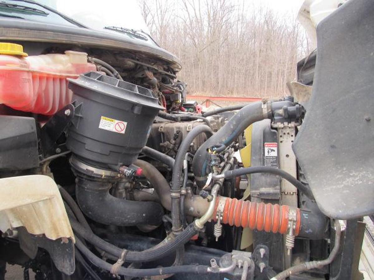 Used 2022 Freightliner M2 106