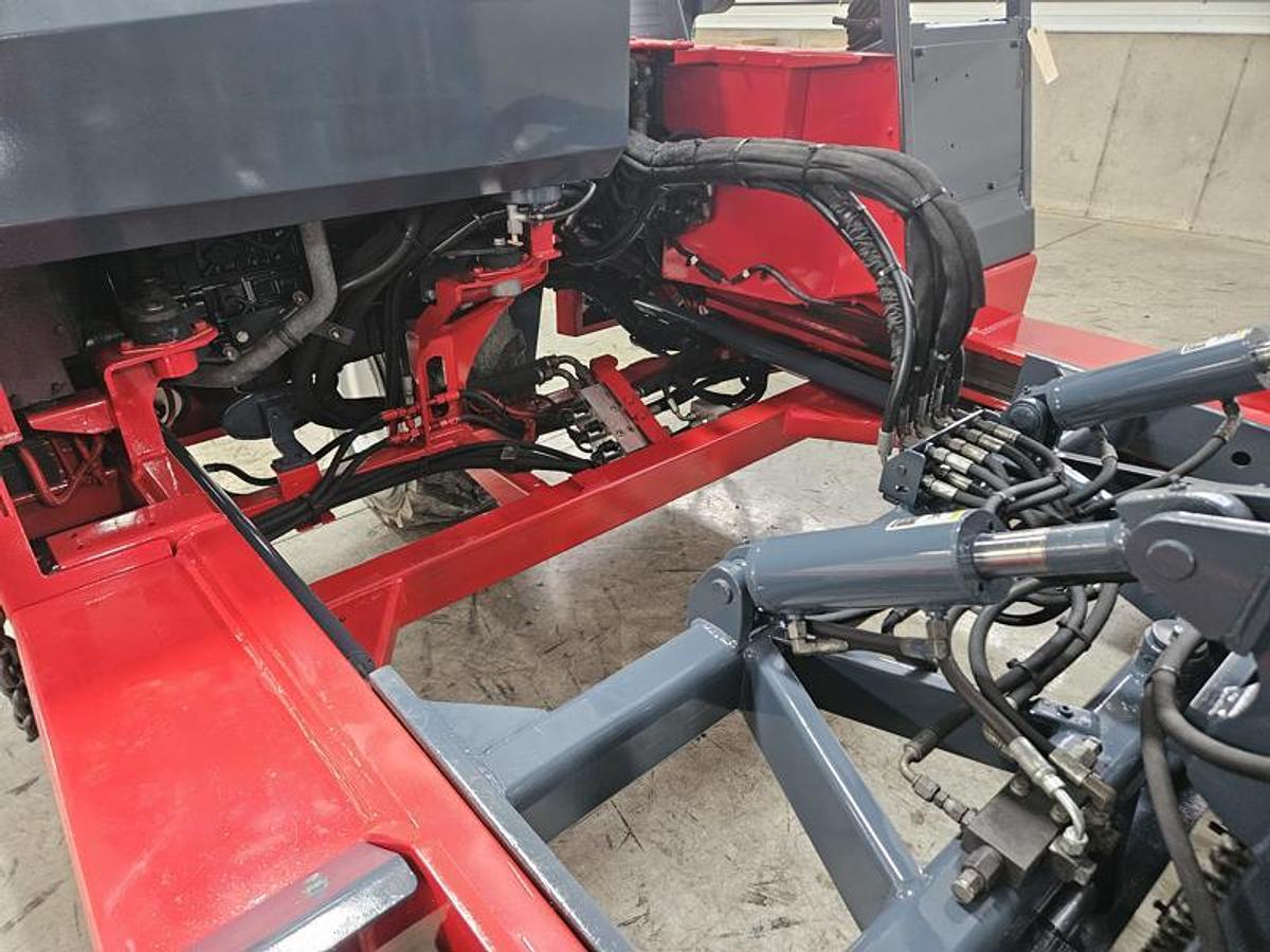 Used 2015 Moffett M8 55.3LP