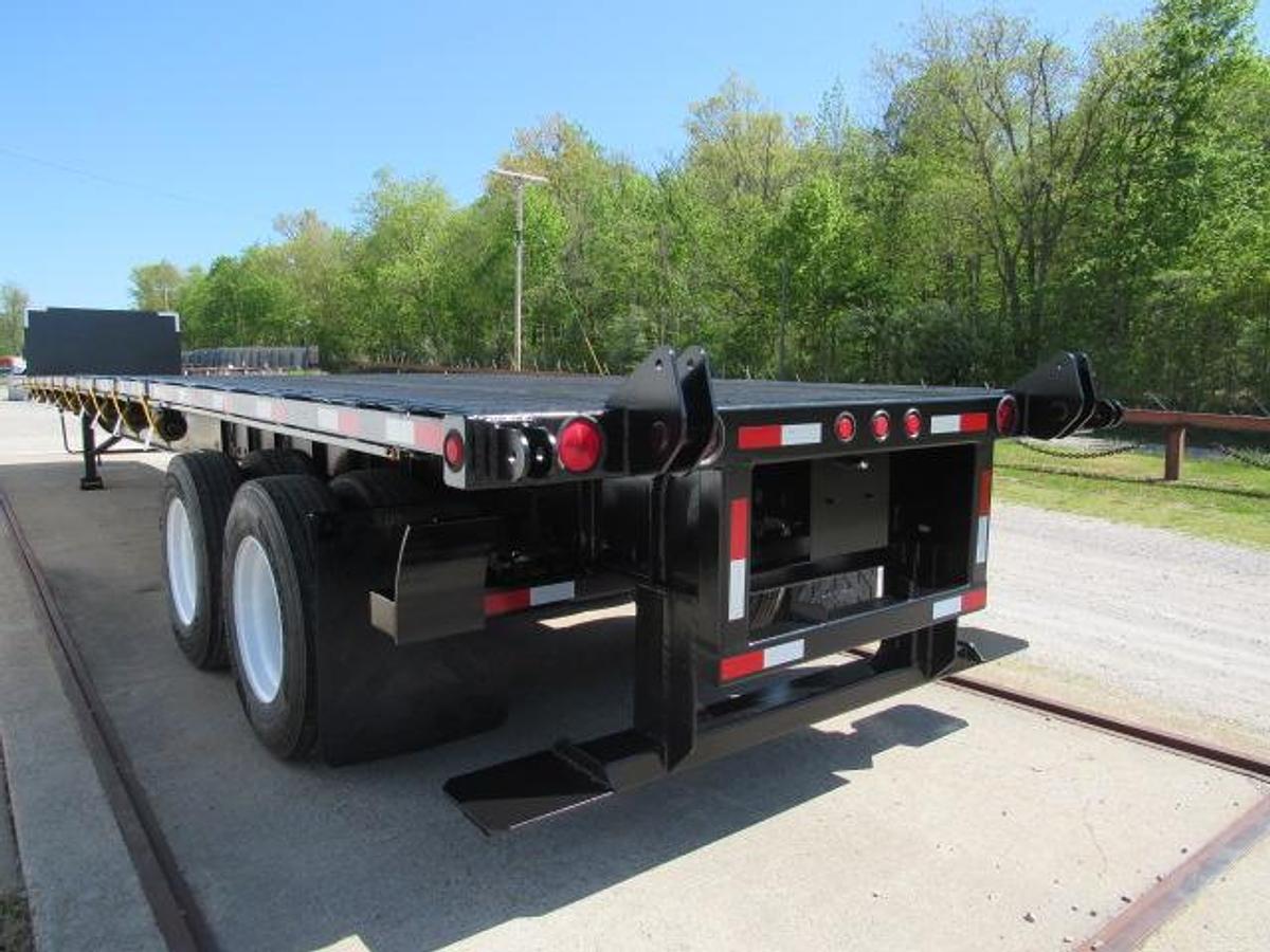 Used 2013 Utility 48' X 102 Princeton/Moffett Trailer