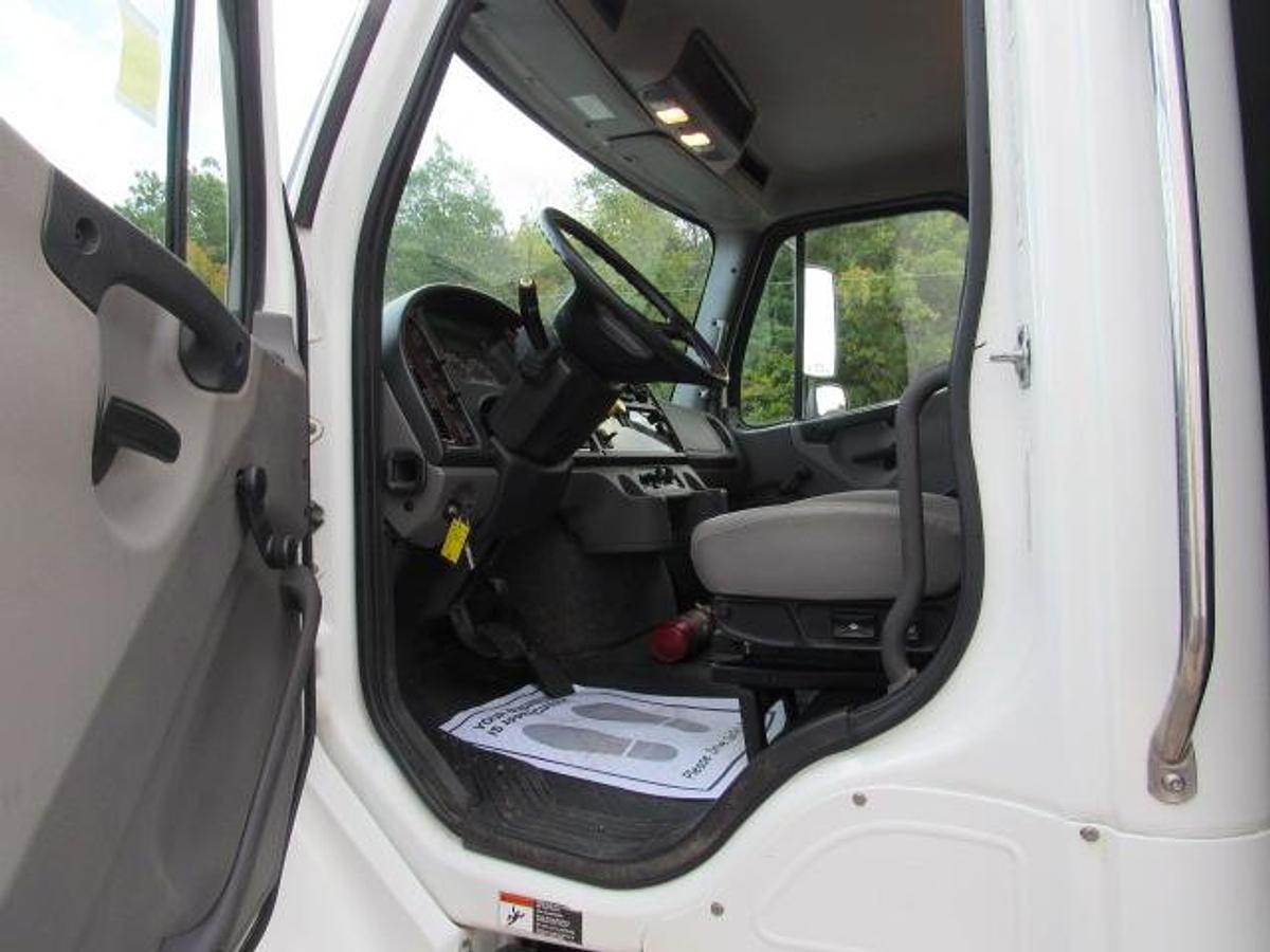 Used 2022 Freightliner M2 106