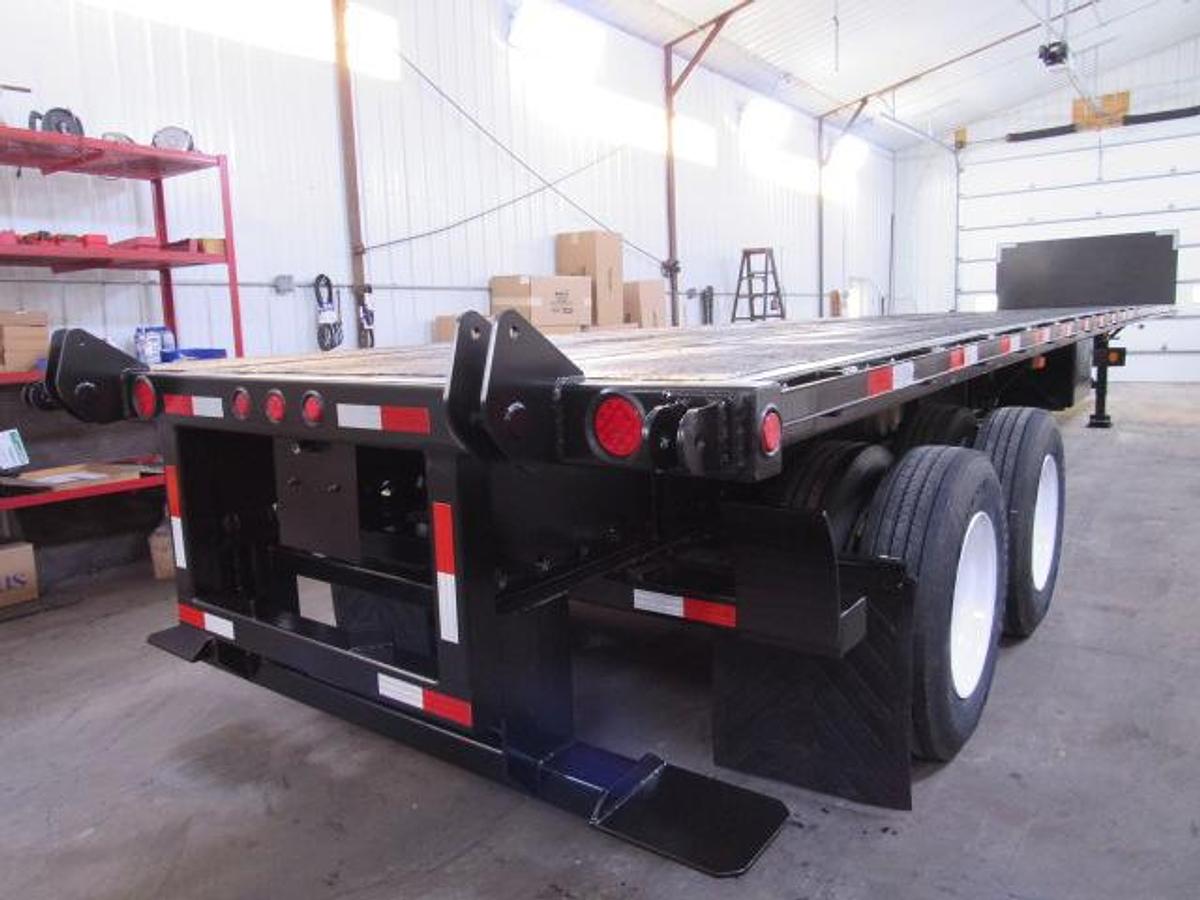 Used 2006 Transcraft Trailers 45' X 102" Flatbed Moffett Trailer