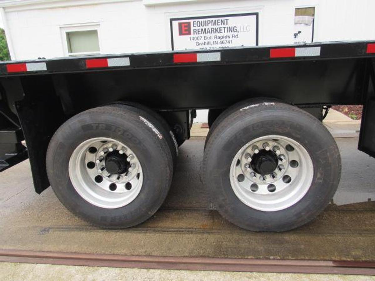 Used 2014 Utility 32 X 102 Moffett Trailer