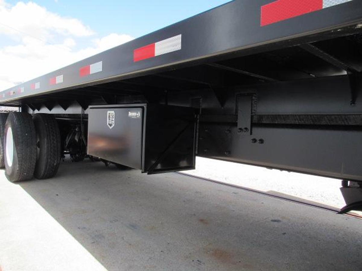 Used 2022 Freightliner M2 106