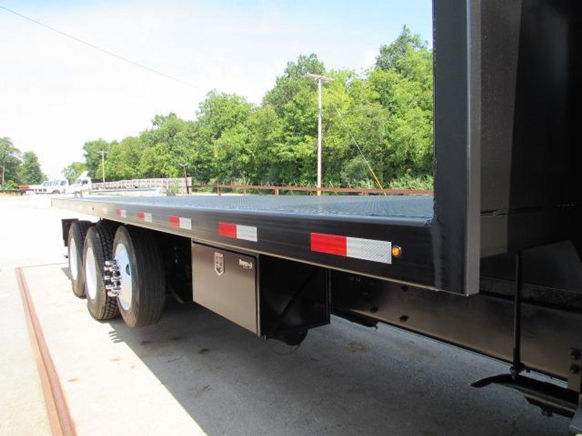 Used 2023 Freightliner M2 106